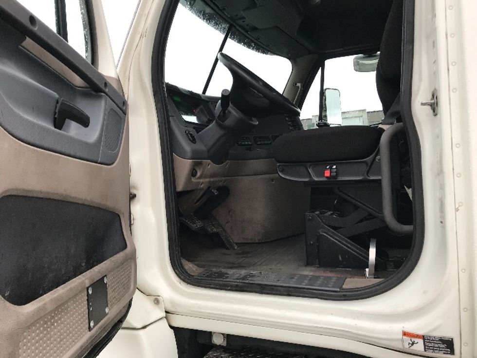 Day Cab Tractor-Heavy Duty Tractors-Freightliner-2018-Cascadia 12564ST-Delta-BC-493,323\n\t\tkm-$ 55,000 - Image 9