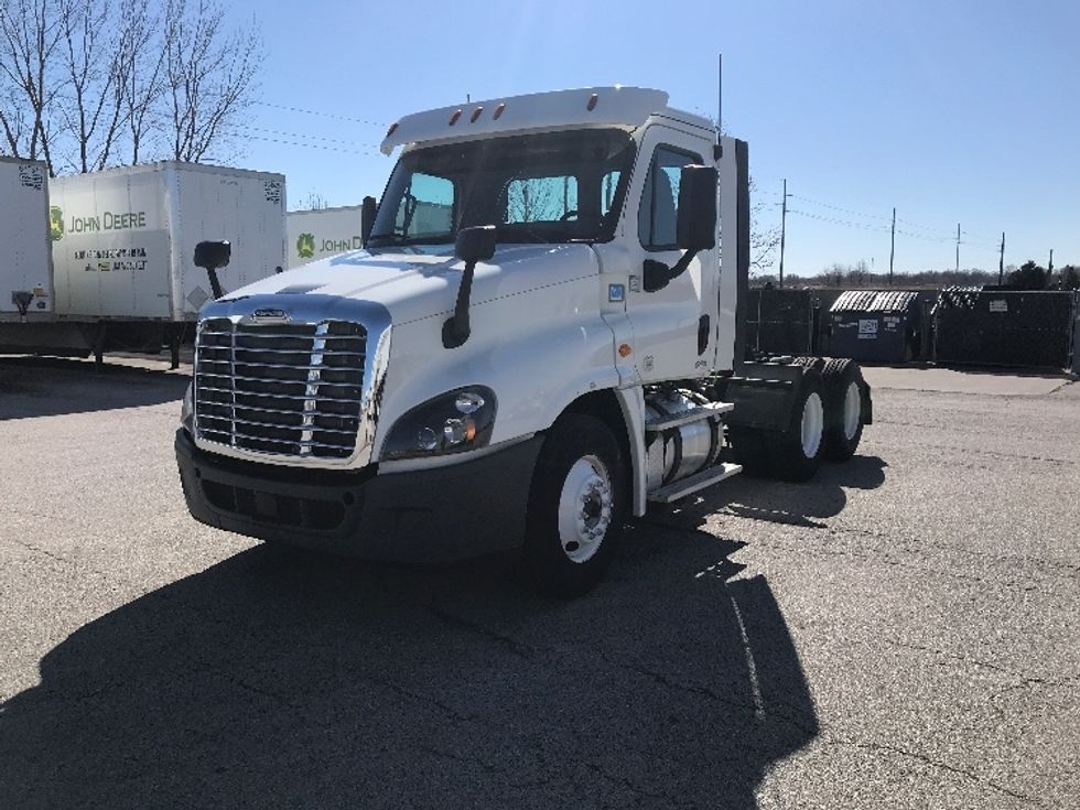 Day Cab Tractor-Heavy Duty Tractors-Freightliner-2018-Cascadia 12564ST-Des Moines-IA-459,065\n\t\tmiles-$ 38,500 - Image 3