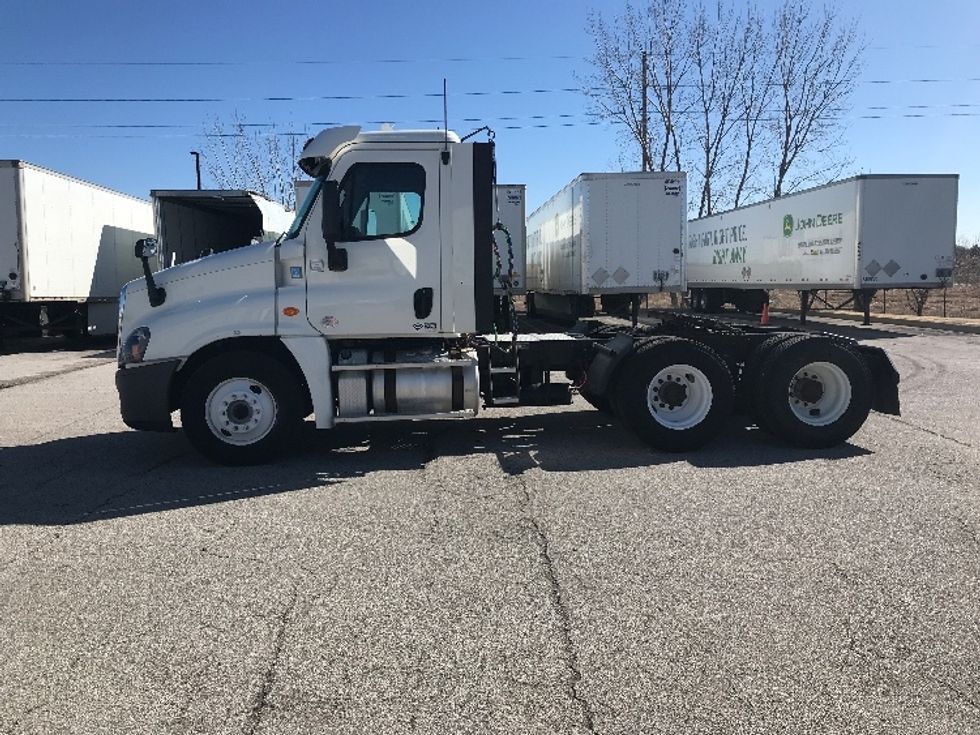 Day Cab Tractor-Heavy Duty Tractors-Freightliner-2018-Cascadia 12564ST-Des Moines-IA-459,065\n\t\tmiles-$ 38,500 - Image 4