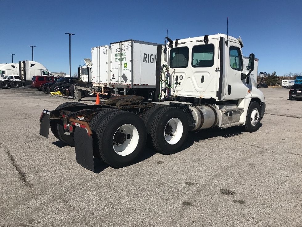 Day Cab Tractor-Heavy Duty Tractors-Freightliner-2018-Cascadia 12564ST-Des Moines-IA-459,065\n\t\tmiles-$ 38,500 - Image 7