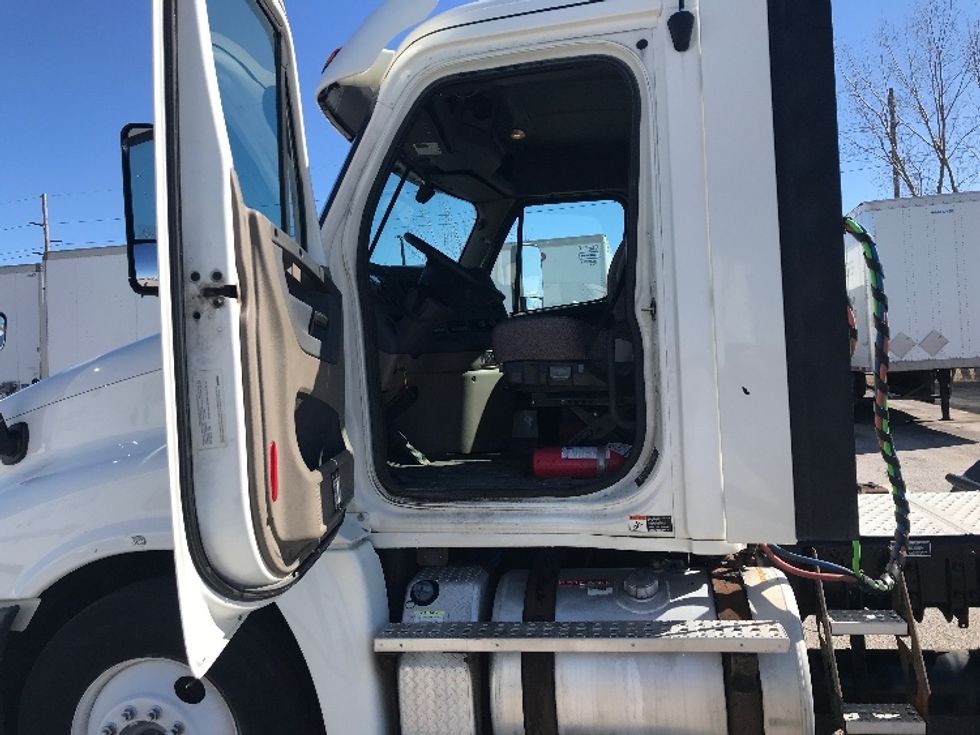 Day Cab Tractor-Heavy Duty Tractors-Freightliner-2018-Cascadia 12564ST-Des Moines-IA-459,065\n\t\tmiles-$ 38,500 - Image 9