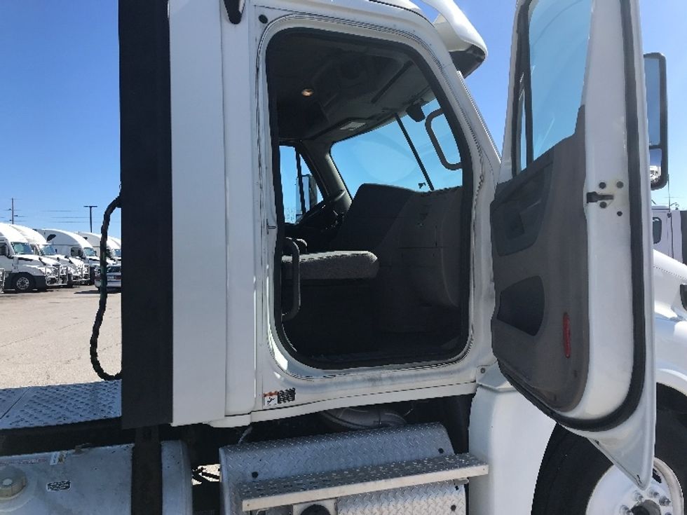 Day Cab Tractor-Heavy Duty Tractors-Freightliner-2018-Cascadia 12564ST-Des Moines-IA-558,746\n\t\tmiles-$ 34,500 - Image 12