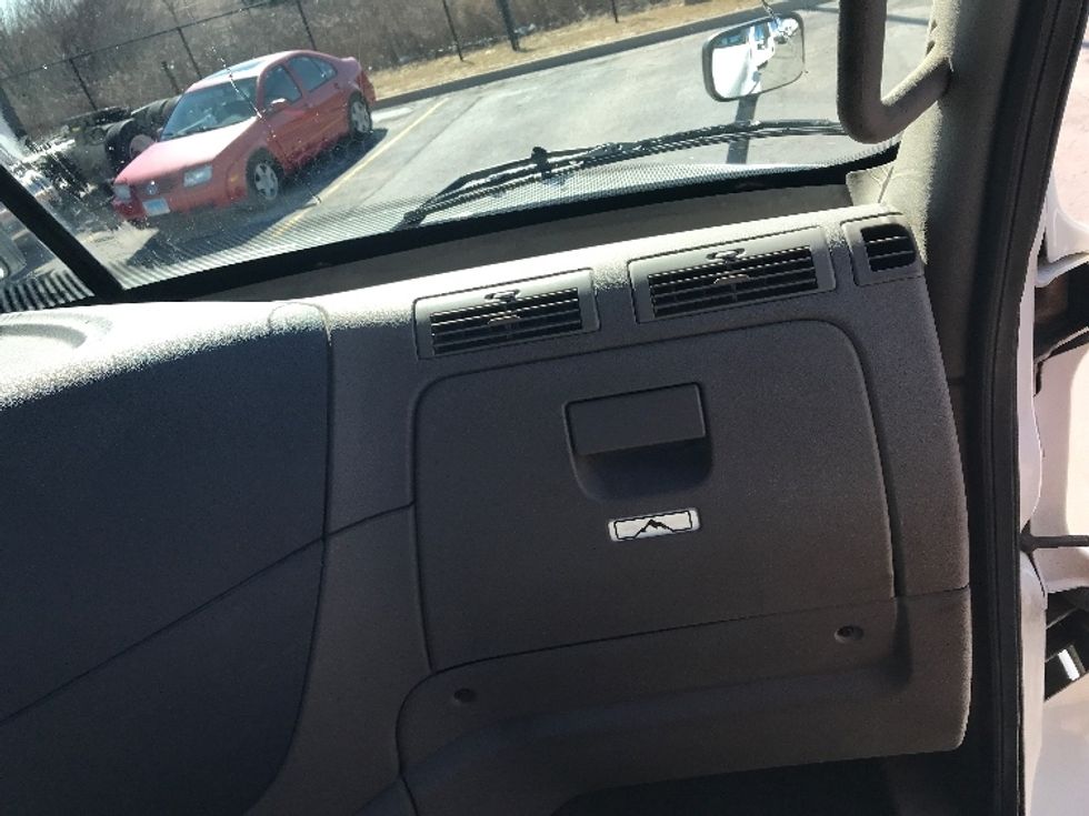 Day Cab Tractor-Heavy Duty Tractors-Freightliner-2018-Cascadia 12564ST-Des Moines-IA-558,746\n\t\tmiles-$ 34,500 - Image 13