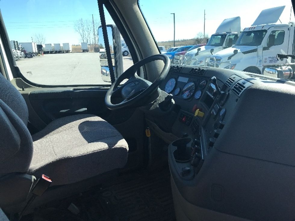 Day Cab Tractor-Heavy Duty Tractors-Freightliner-2018-Cascadia 12564ST-Des Moines-IA-558,746\n\t\tmiles-$ 34,500 - Image 14