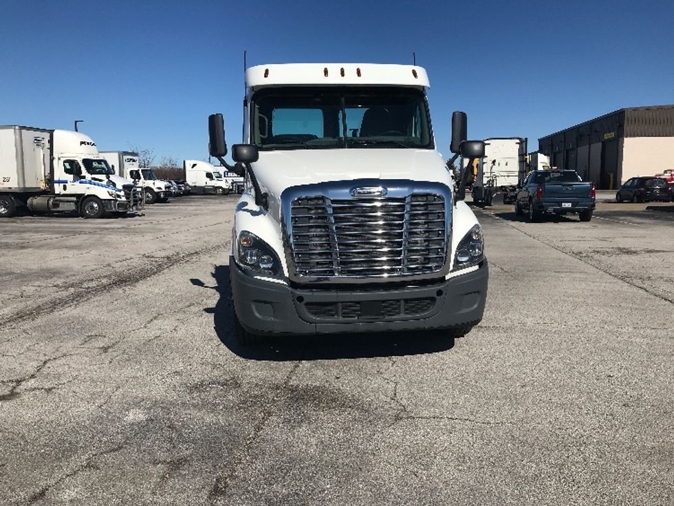 Day Cab Tractor-Heavy Duty Tractors-Freightliner-2018-Cascadia 12564ST-Des Moines-IA-558,746\n\t\tmiles-$ 34,500 - Image 2