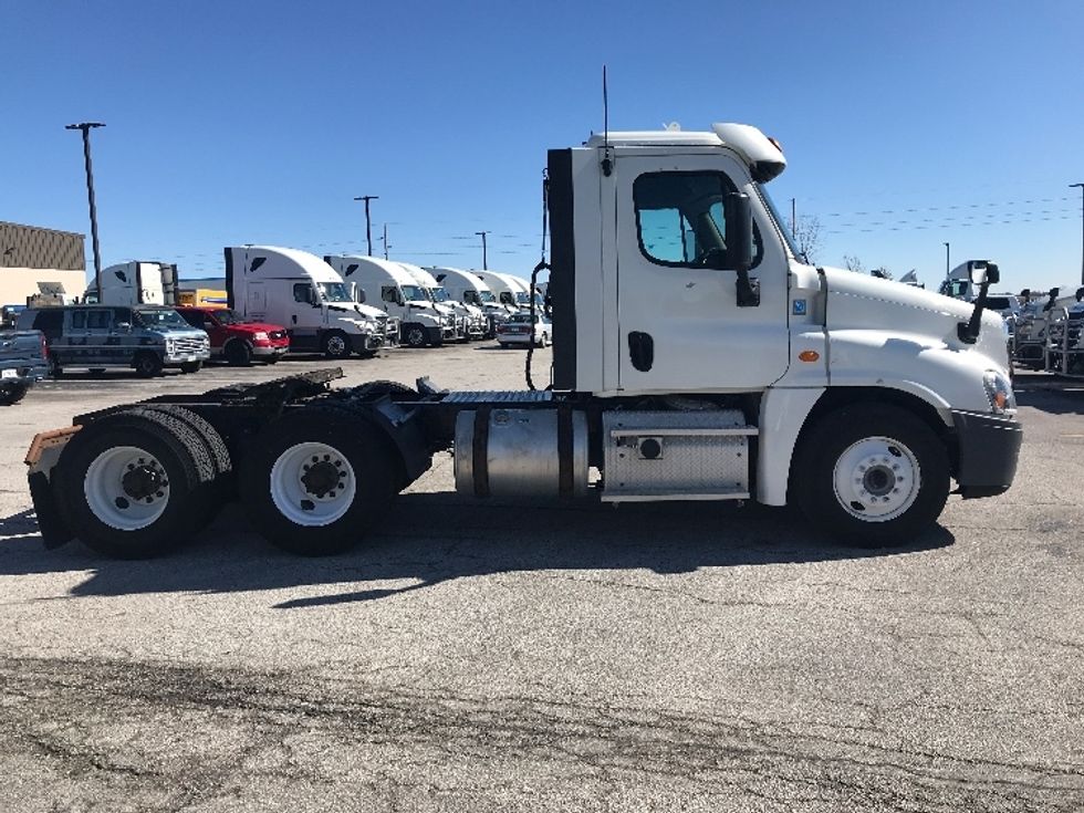 Day Cab Tractor-Heavy Duty Tractors-Freightliner-2018-Cascadia 12564ST-Des Moines-IA-558,746\n\t\tmiles-$ 34,500 - Image 8