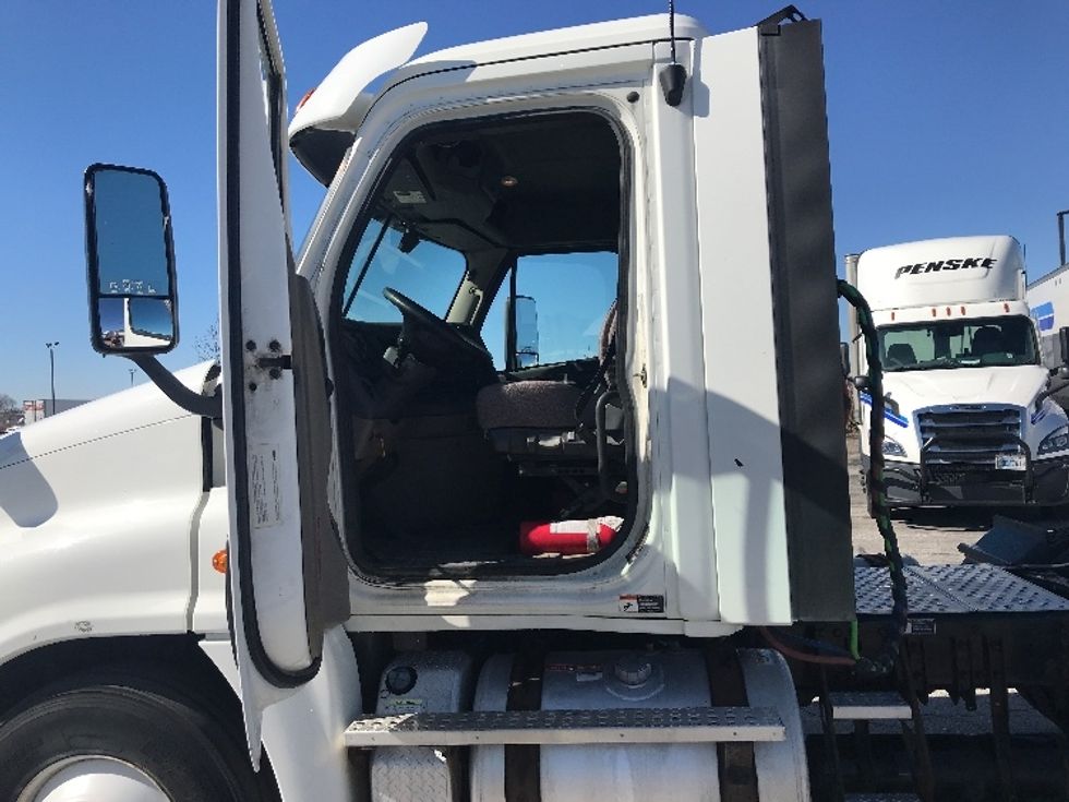 Day Cab Tractor-Heavy Duty Tractors-Freightliner-2018-Cascadia 12564ST-Des Moines-IA-558,746\n\t\tmiles-$ 34,500 - Image 9