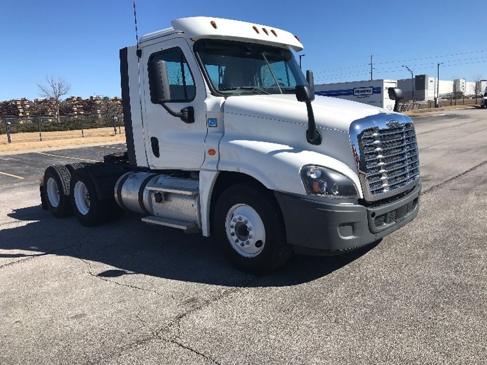 Day Cab Tractor-Heavy Duty Tractors-Freightliner-2018-Cascadia 12564ST-Des Moines-IA-611,417\n\t\tmiles-$ 29,750 - Image 1