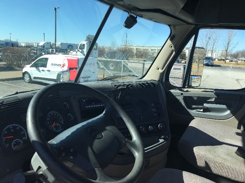 Day Cab Tractor-Heavy Duty Tractors-Freightliner-2018-Cascadia 12564ST-Des Moines-IA-611,417\n\t\tmiles-$ 29,750 - Image 10