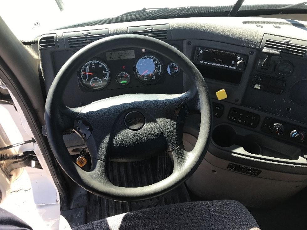 Day Cab Tractor-Heavy Duty Tractors-Freightliner-2018-Cascadia 12564ST-Des Moines-IA-611,417\n\t\tmiles-$ 29,750 - Image 11