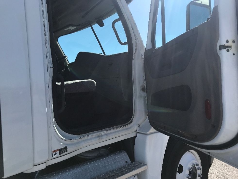 Day Cab Tractor-Heavy Duty Tractors-Freightliner-2018-Cascadia 12564ST-Des Moines-IA-611,417\n\t\tmiles-$ 29,750 - Image 12