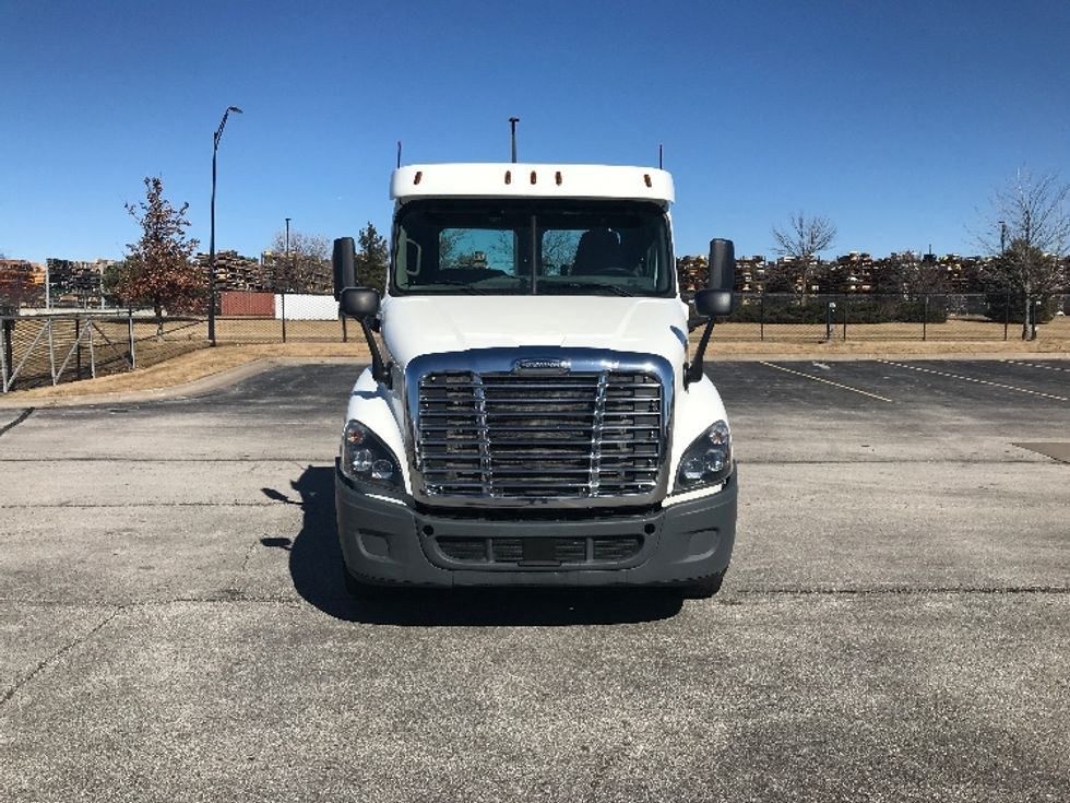 Day Cab Tractor-Heavy Duty Tractors-Freightliner-2018-Cascadia 12564ST-Des Moines-IA-611,417\n\t\tmiles-$ 29,750 - Image 2