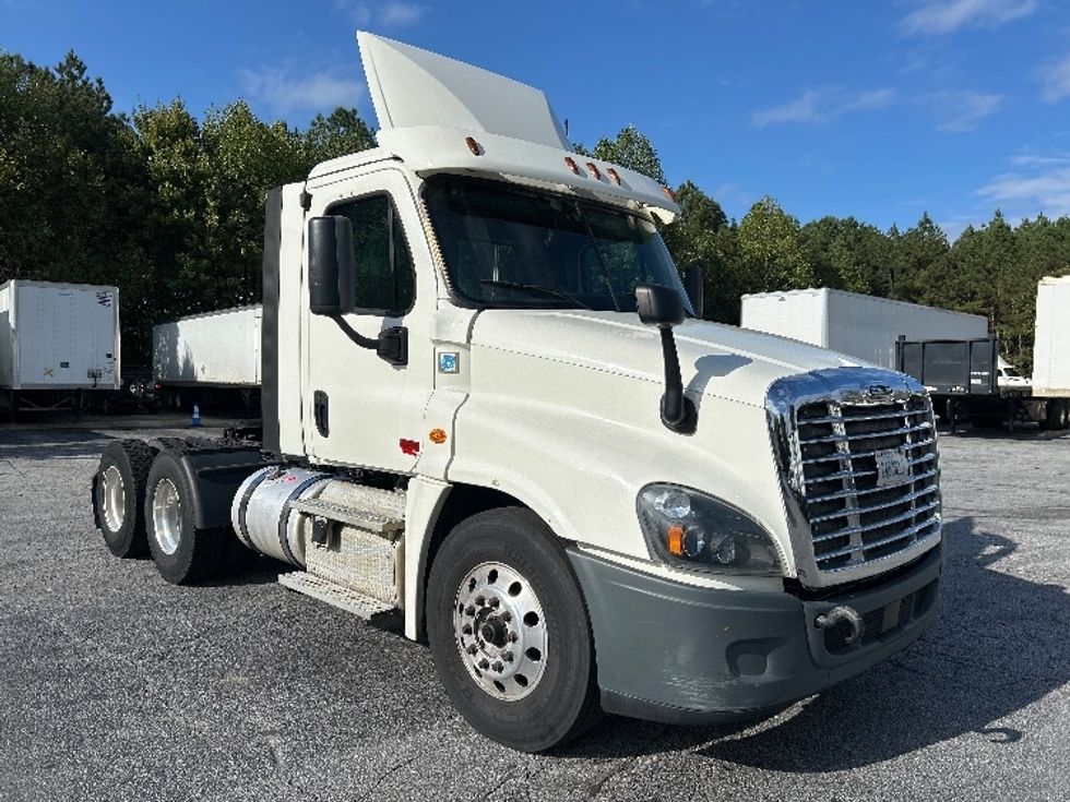 Day Cab Tractor-Heavy Duty Tractors-Freightliner-2018-Cascadia 12564ST-Duluth-GA-390,748\n\t\tmiles-$ 39,250 - Image 1