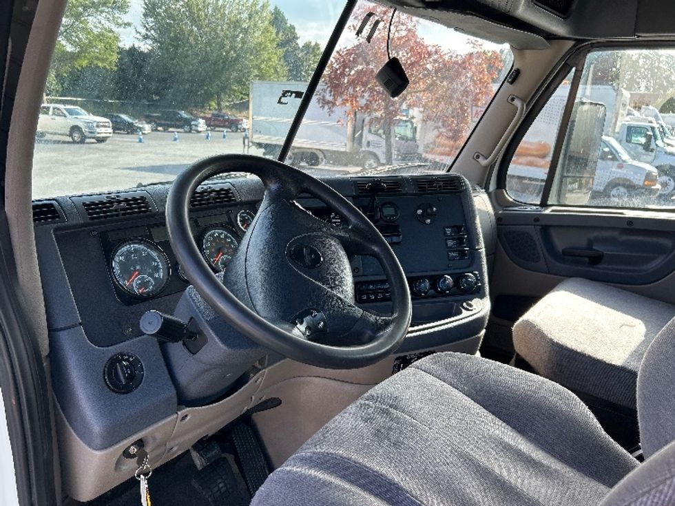 Day Cab Tractor-Heavy Duty Tractors-Freightliner-2018-Cascadia 12564ST-Duluth-GA-390,748\n\t\tmiles-$ 39,250 - Image 10