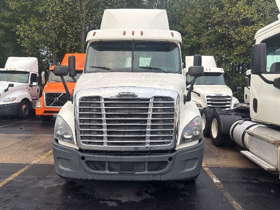 Day Cab Tractor-Heavy Duty Tractors-Freightliner-2018-Cascadia 12564ST-Duluth-GA-390,748\n\t\tmiles-$ 39,250 - Image 2