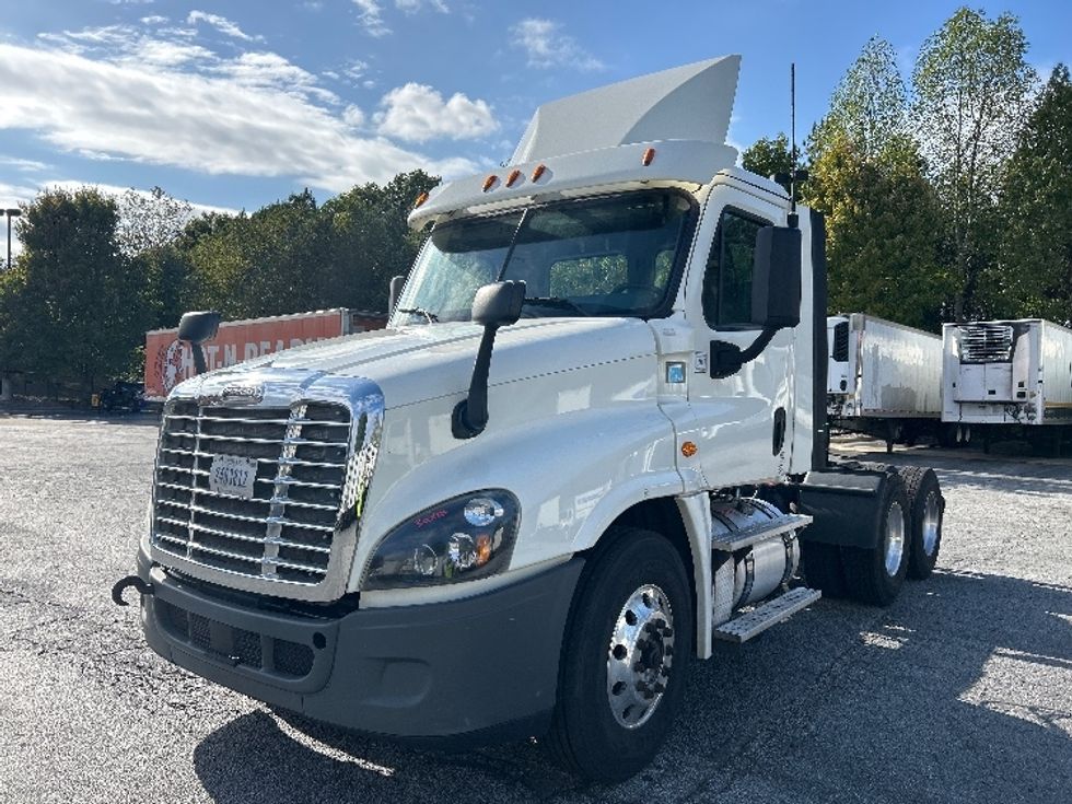 Day Cab Tractor-Heavy Duty Tractors-Freightliner-2018-Cascadia 12564ST-Duluth-GA-390,748\n\t\tmiles-$ 39,250 - Image 3