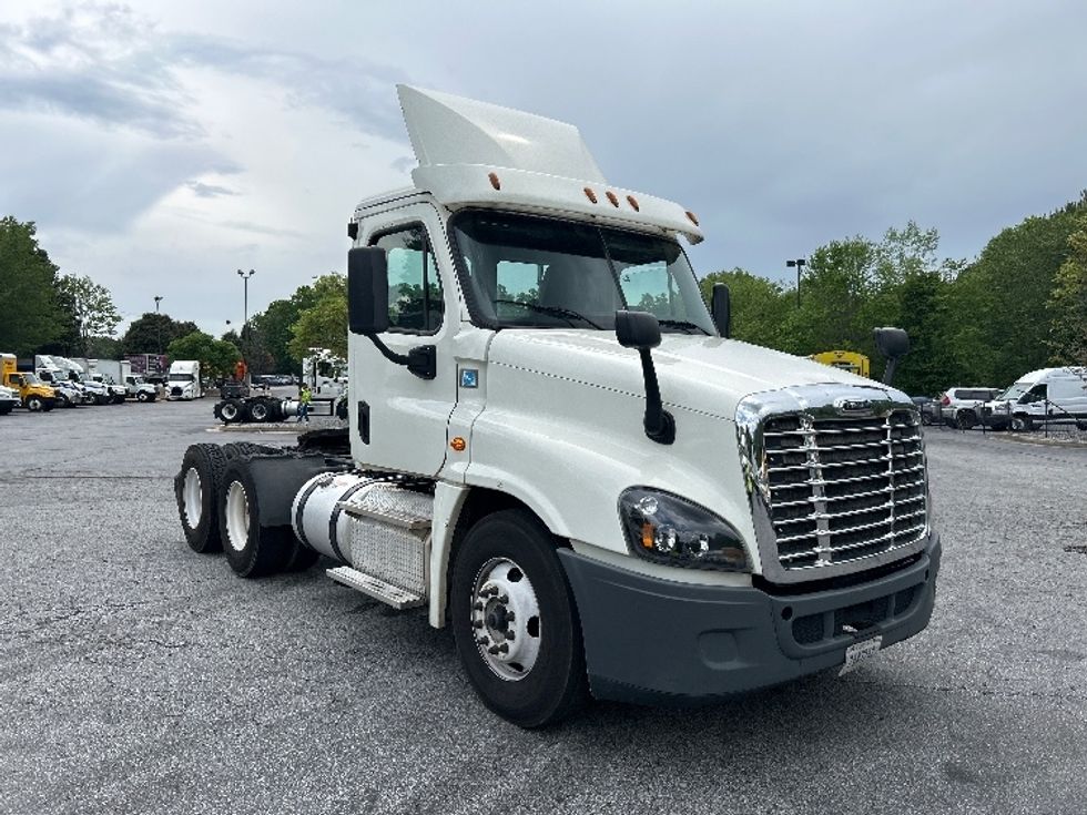 Day Cab Tractor-Heavy Duty Tractors-Freightliner-2018-Cascadia 12564ST-Duluth-GA-412,731\n\t\tmiles-$ 34,750 - Image 1