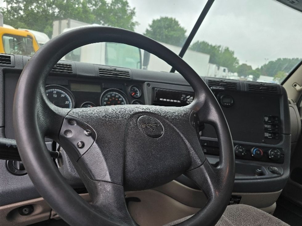 Day Cab Tractor-Heavy Duty Tractors-Freightliner-2018-Cascadia 12564ST-Duluth-GA-412,731\n\t\tmiles-$ 34,750 - Image 10