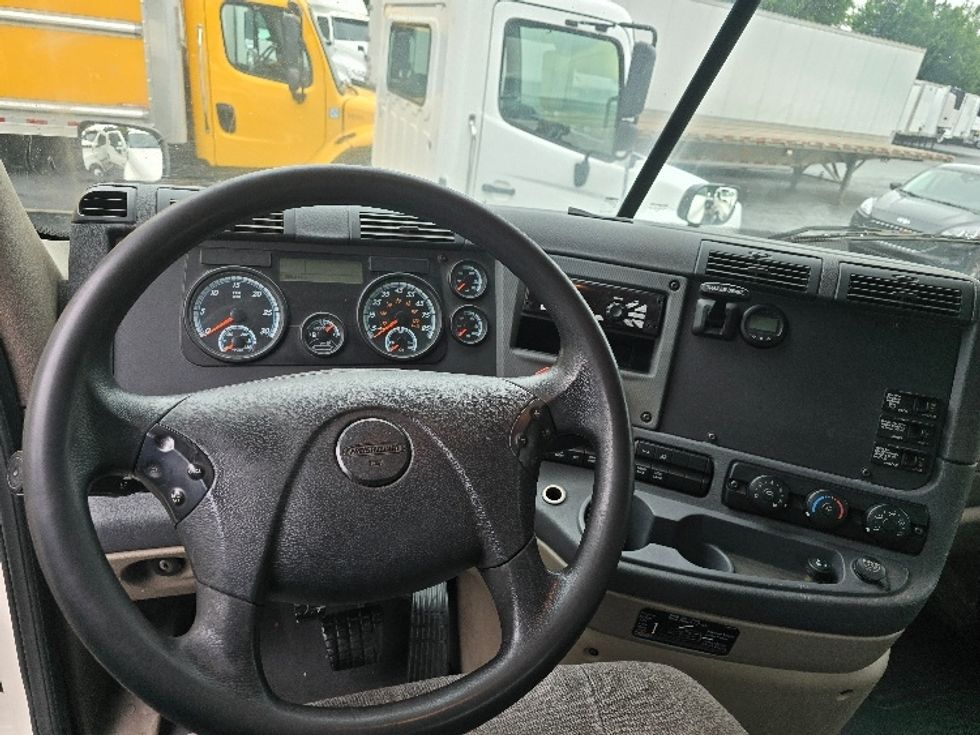 Day Cab Tractor-Heavy Duty Tractors-Freightliner-2018-Cascadia 12564ST-Duluth-GA-412,731\n\t\tmiles-$ 34,750 - Image 11