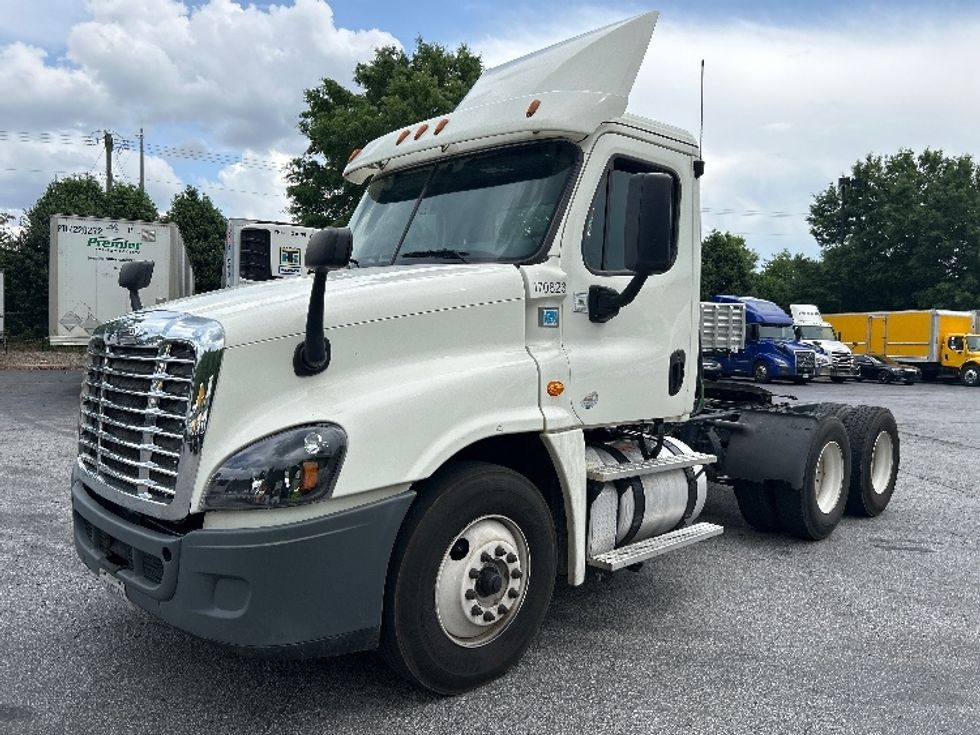Day Cab Tractor-Heavy Duty Tractors-Freightliner-2018-Cascadia 12564ST-Duluth-GA-412,731\n\t\tmiles-$ 34,750 - Image 3