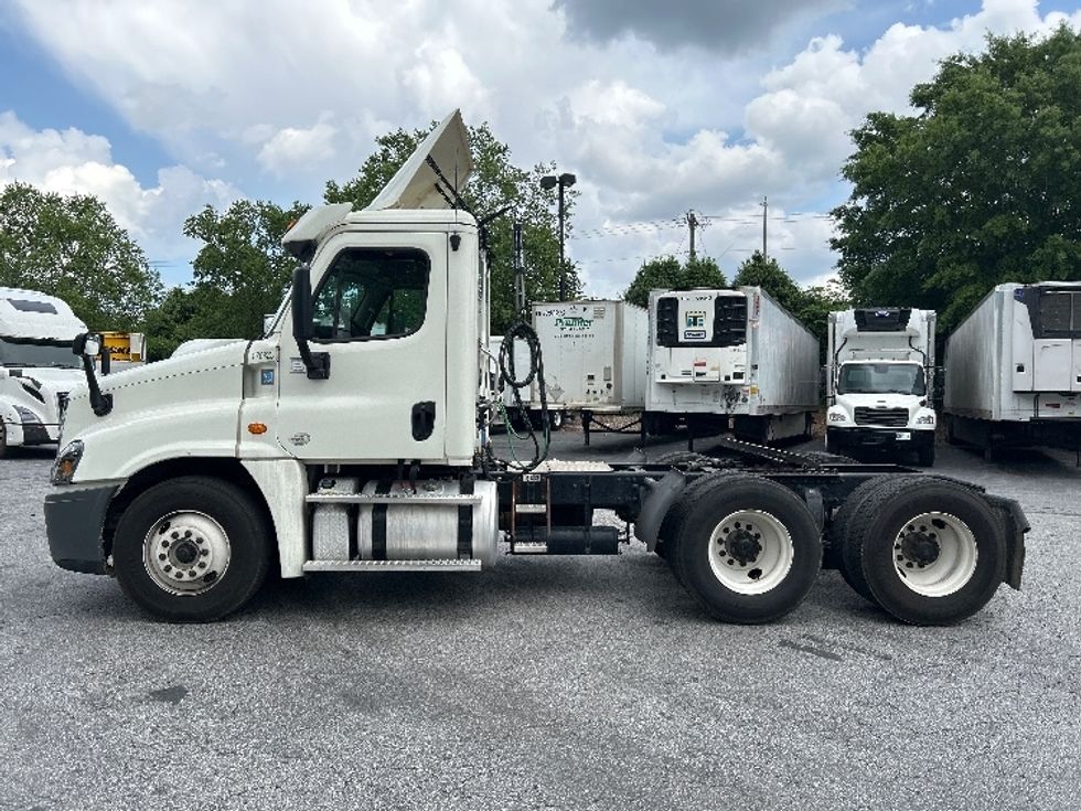Day Cab Tractor-Heavy Duty Tractors-Freightliner-2018-Cascadia 12564ST-Duluth-GA-412,731\n\t\tmiles-$ 34,750 - Image 4