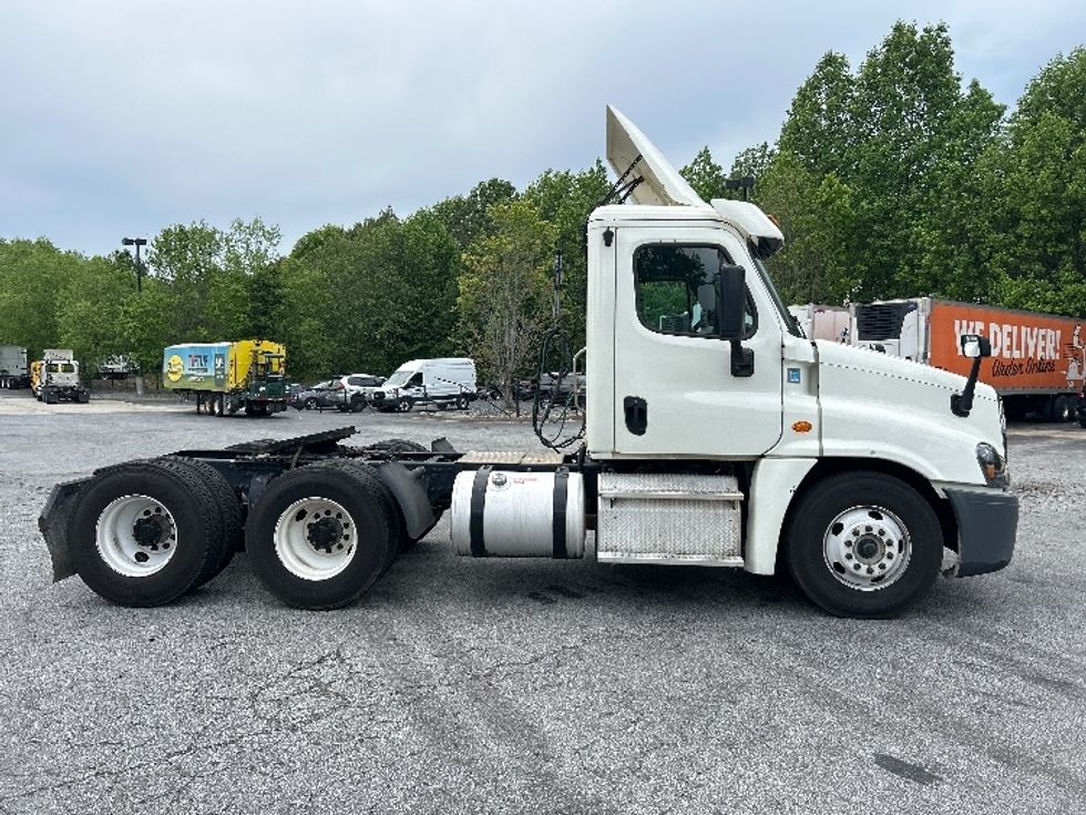 Day Cab Tractor-Heavy Duty Tractors-Freightliner-2018-Cascadia 12564ST-Duluth-GA-412,731\n\t\tmiles-$ 34,750 - Image 8