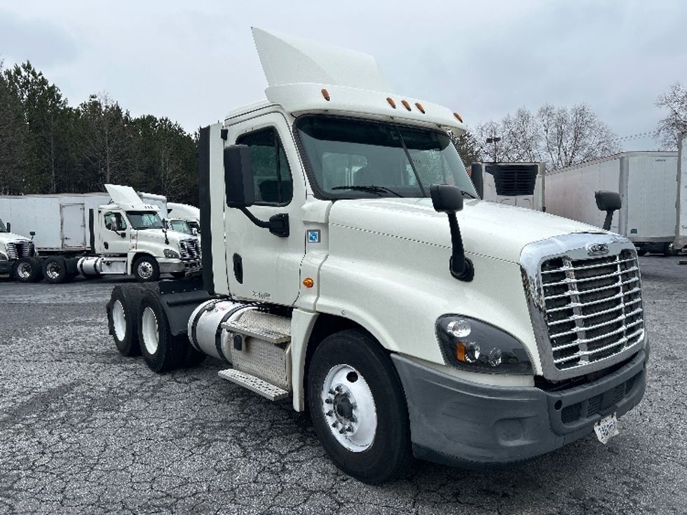 Day Cab Tractor-Heavy Duty Tractors-Freightliner-2018-Cascadia 12564ST-Duluth-GA-438,044\n\t\tmiles-$ 40,500 - Image 1