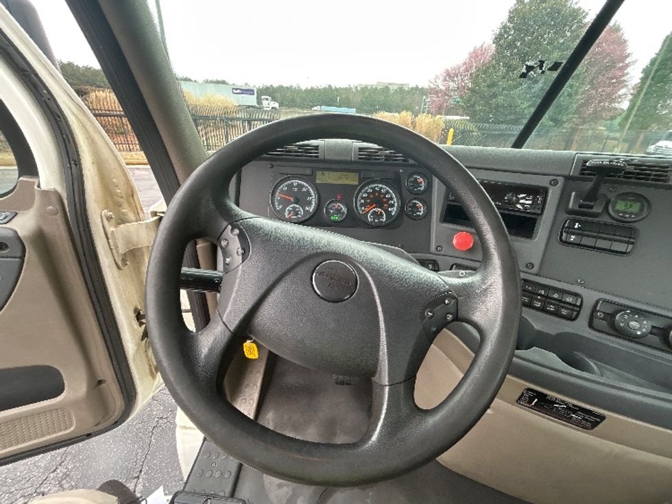 Day Cab Tractor-Heavy Duty Tractors-Freightliner-2018-Cascadia 12564ST-Duluth-GA-438,044\n\t\tmiles-$ 40,500 - Image 11