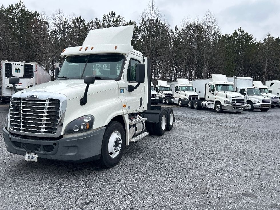 Day Cab Tractor-Heavy Duty Tractors-Freightliner-2018-Cascadia 12564ST-Duluth-GA-438,044\n\t\tmiles-$ 40,500 - Image 3
