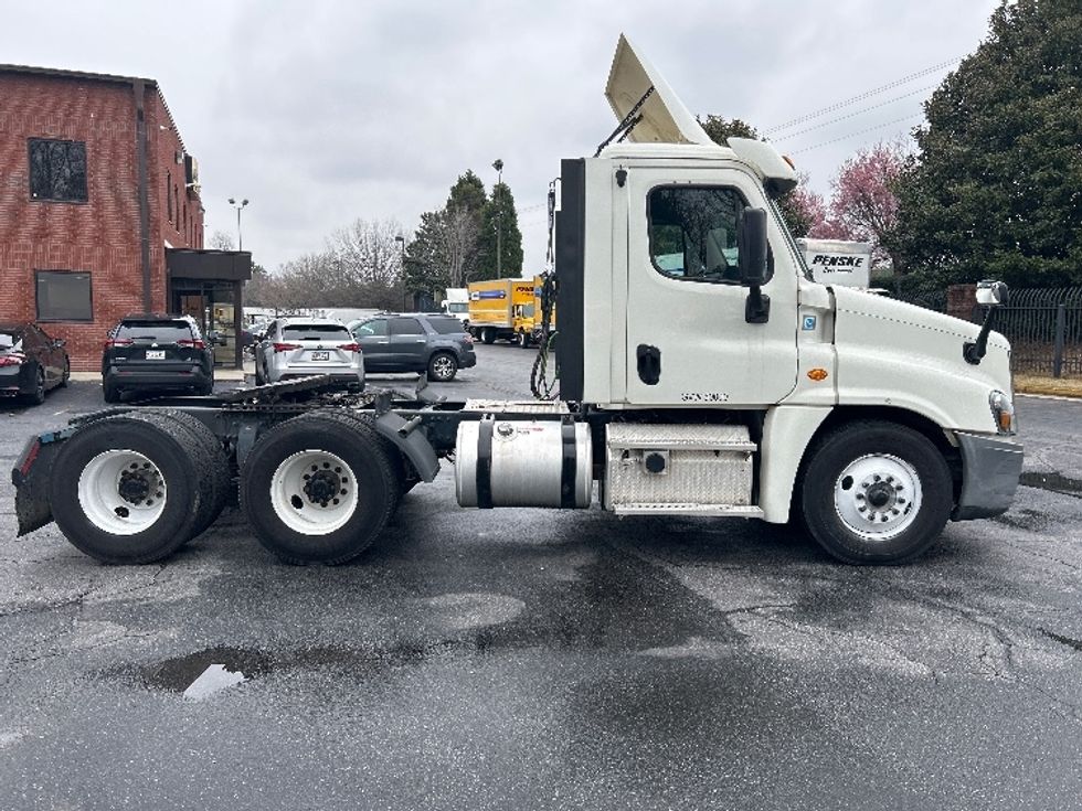 Day Cab Tractor-Heavy Duty Tractors-Freightliner-2018-Cascadia 12564ST-Duluth-GA-438,044\n\t\tmiles-$ 40,500 - Image 8