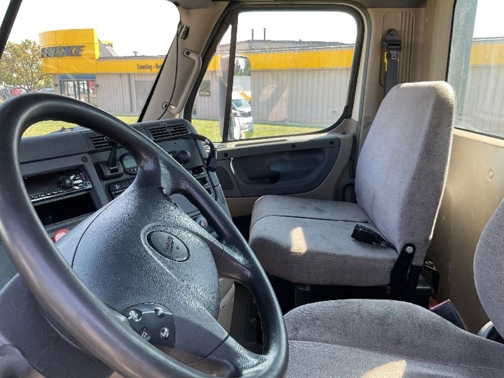 Day Cab Tractor-Heavy Duty Tractors-Freightliner-2018-Cascadia 12564ST-East Chicago-IN-393,801\n\t\tmiles-$ 36,000 - Image 10