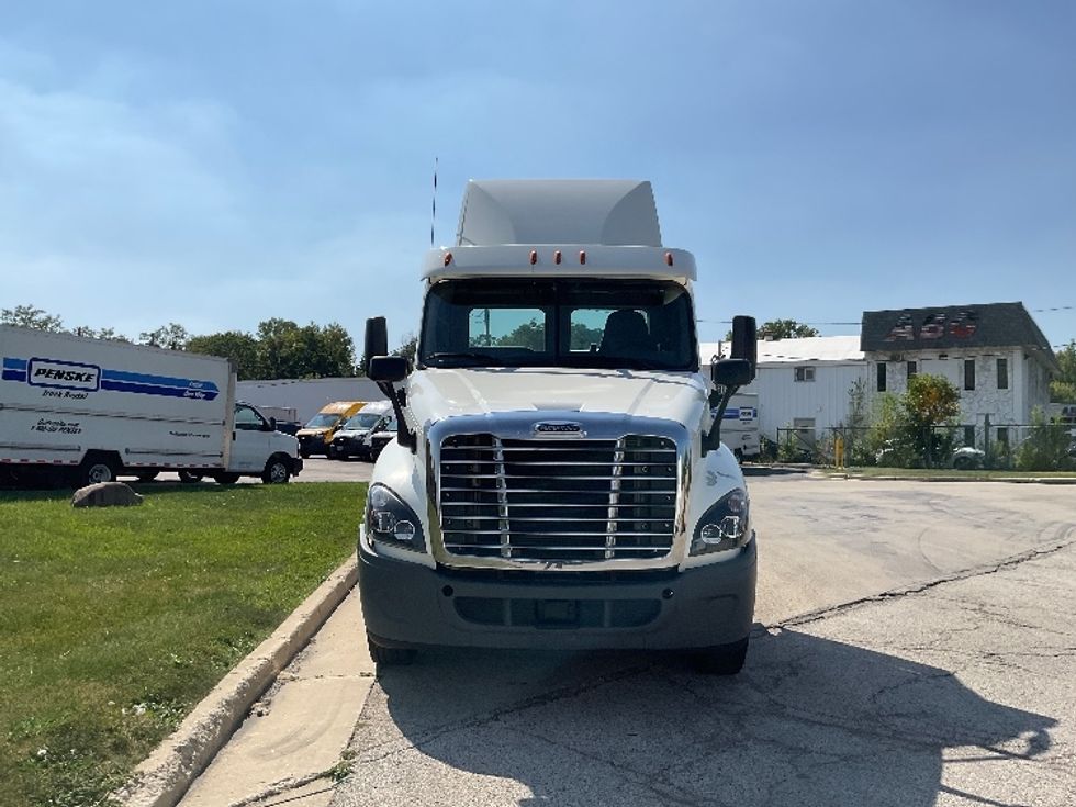 Day Cab Tractor-Heavy Duty Tractors-Freightliner-2018-Cascadia 12564ST-East Chicago-IN-393,801\n\t\tmiles-$ 36,000 - Image 2