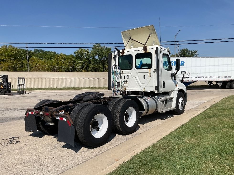 Day Cab Tractor-Heavy Duty Tractors-Freightliner-2018-Cascadia 12564ST-East Chicago-IN-393,801\n\t\tmiles-$ 36,000 - Image 7