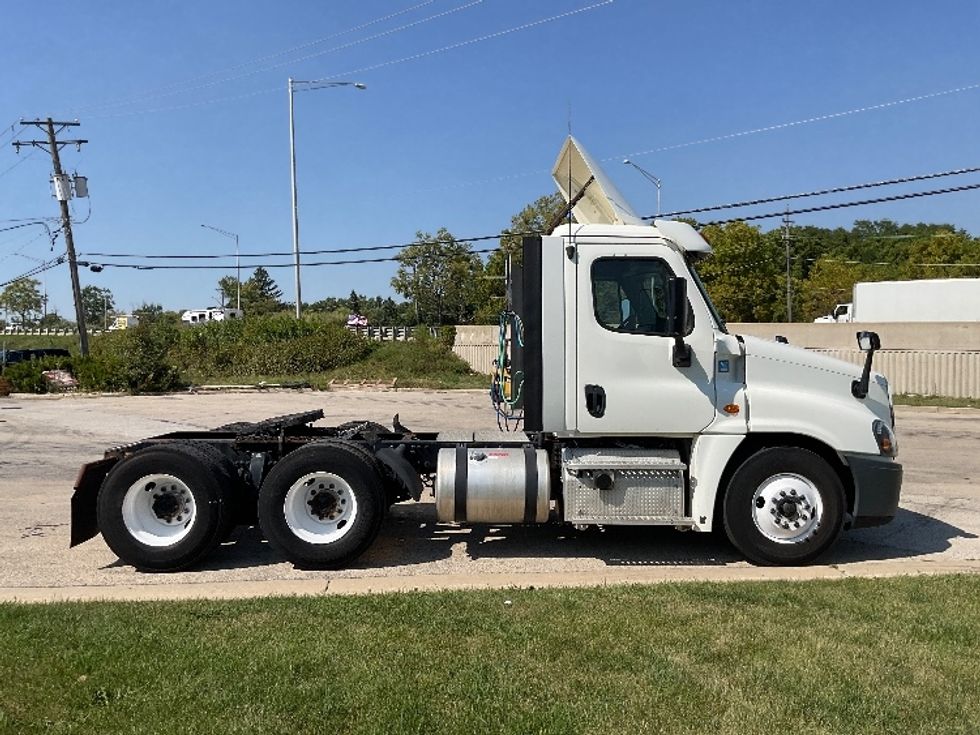 Day Cab Tractor-Heavy Duty Tractors-Freightliner-2018-Cascadia 12564ST-East Chicago-IN-393,801\n\t\tmiles-$ 36,000 - Image 8