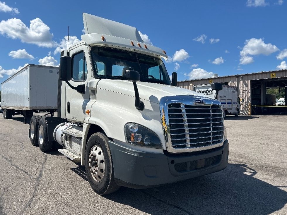 Day Cab Tractor-Heavy Duty Tractors-Freightliner-2018-Cascadia 12564ST-East Chicago-IN-420,684\n\t\tmiles-$ 38,000 - Image 1