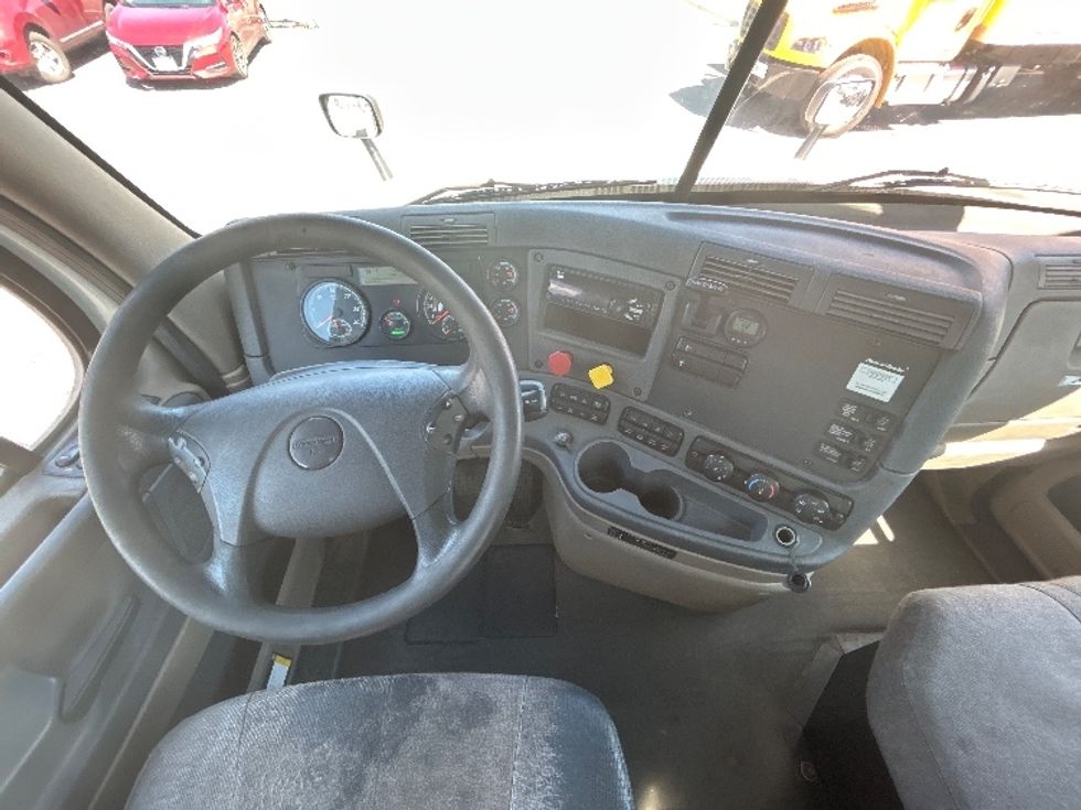 Day Cab Tractor-Heavy Duty Tractors-Freightliner-2018-Cascadia 12564ST-East Chicago-IN-420,684\n\t\tmiles-$ 38,000 - Image 11