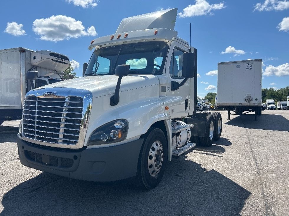 Day Cab Tractor-Heavy Duty Tractors-Freightliner-2018-Cascadia 12564ST-East Chicago-IN-420,684\n\t\tmiles-$ 38,000 - Image 3