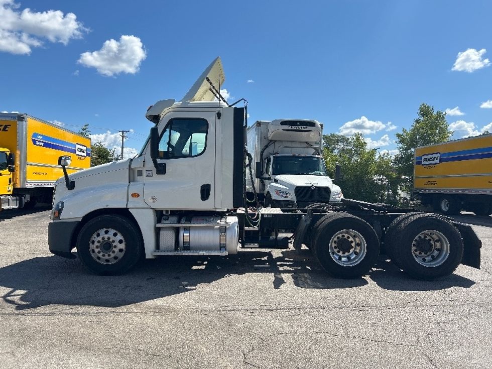 Day Cab Tractor-Heavy Duty Tractors-Freightliner-2018-Cascadia 12564ST-East Chicago-IN-420,684\n\t\tmiles-$ 38,000 - Image 4