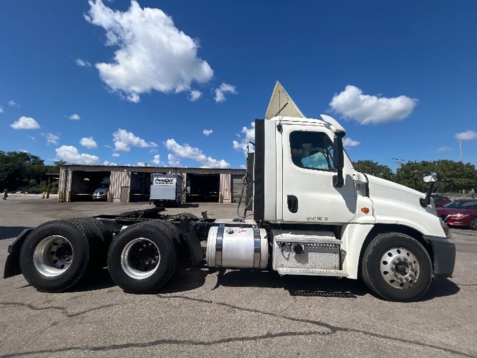 Day Cab Tractor-Heavy Duty Tractors-Freightliner-2018-Cascadia 12564ST-East Chicago-IN-420,684\n\t\tmiles-$ 38,000 - Image 8