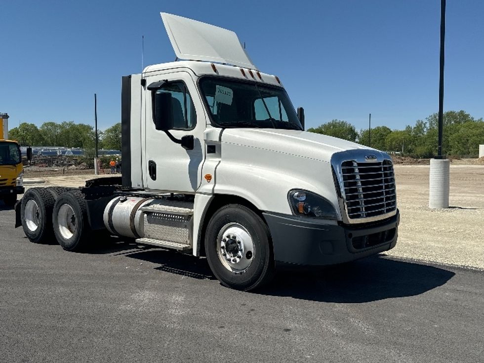 Day Cab Tractor-Heavy Duty Tractors-Freightliner-2018-Cascadia 12564ST-East Chicago-IN-436,939\n\t\tmiles-$ 38,250 - Image 1
