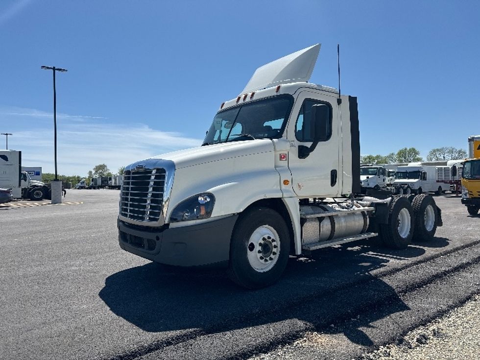 Day Cab Tractor-Heavy Duty Tractors-Freightliner-2018-Cascadia 12564ST-East Chicago-IN-436,939\n\t\tmiles-$ 38,250 - Image 3