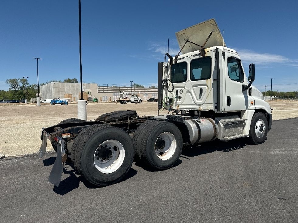 Day Cab Tractor-Heavy Duty Tractors-Freightliner-2018-Cascadia 12564ST-East Chicago-IN-436,939\n\t\tmiles-$ 38,250 - Image 7