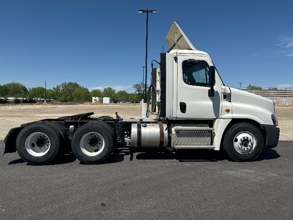 Day Cab Tractor-Heavy Duty Tractors-Freightliner-2018-Cascadia 12564ST-East Chicago-IN-436,939\n\t\tmiles-$ 38,250 - Image 8