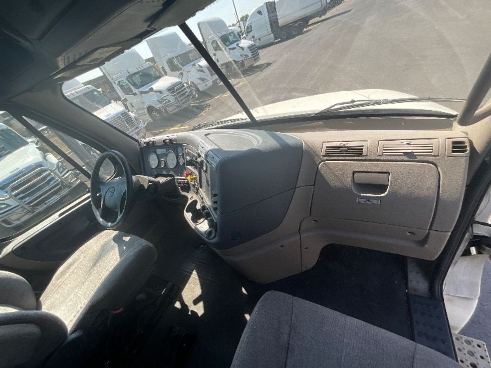 Day Cab Tractor-Heavy Duty Tractors-Freightliner-2018-Cascadia 12564ST-East Chicago-IN-546,782\n\t\tmiles-$ 34,000 - Image 13