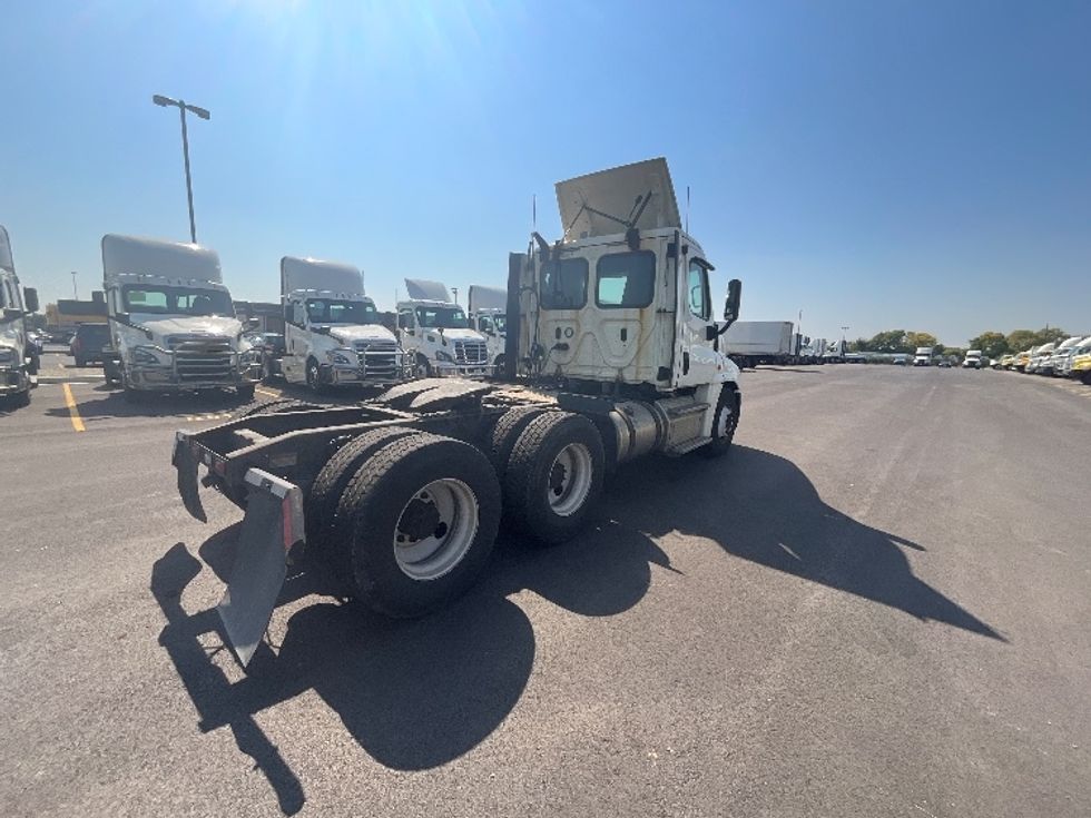 Day Cab Tractor-Heavy Duty Tractors-Freightliner-2018-Cascadia 12564ST-East Chicago-IN-546,782\n\t\tmiles-$ 34,000 - Image 7