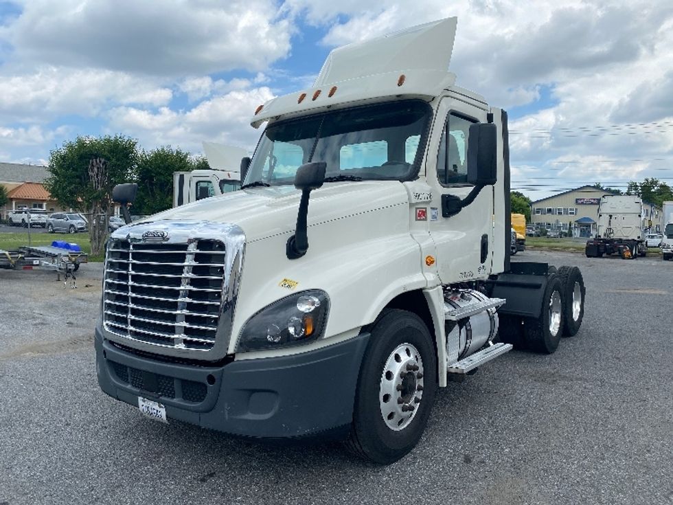 Day Cab Tractor-Heavy Duty Tractors-Freightliner-2018-Cascadia 12564ST-Eden-MD-293,272\n\t\tmiles-$ 48,750 - Image 1