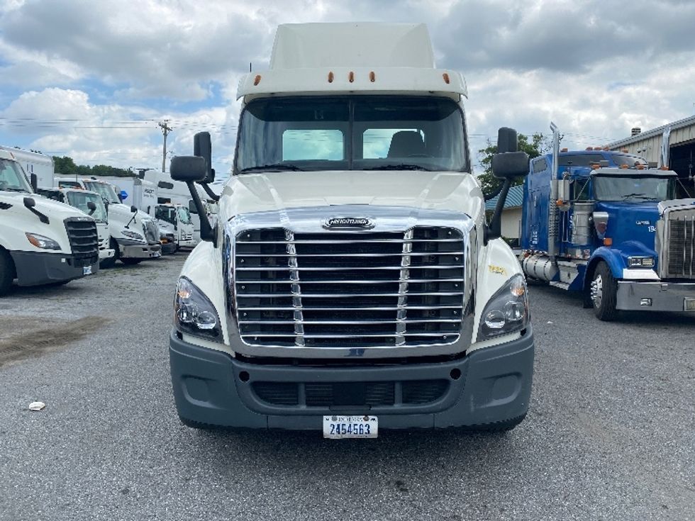 Day Cab Tractor-Heavy Duty Tractors-Freightliner-2018-Cascadia 12564ST-Eden-MD-293,272\n\t\tmiles-$ 48,750 - Image 2