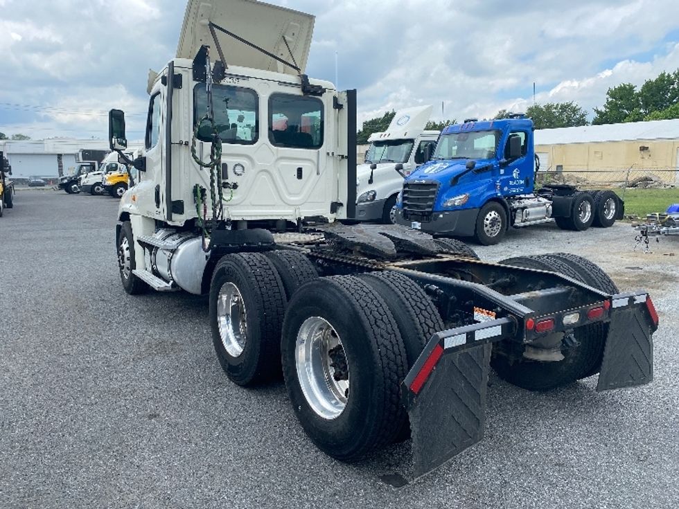 Day Cab Tractor-Heavy Duty Tractors-Freightliner-2018-Cascadia 12564ST-Eden-MD-293,272\n\t\tmiles-$ 48,750 - Image 5