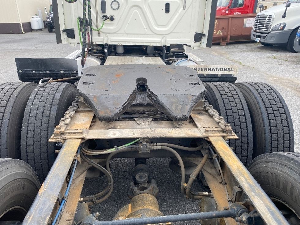 Day Cab Tractor-Heavy Duty Tractors-Freightliner-2018-Cascadia 12564ST-Eden-MD-293,272\n\t\tmiles-$ 48,750 - Image 6