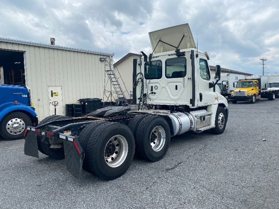 Day Cab Tractor-Heavy Duty Tractors-Freightliner-2018-Cascadia 12564ST-Eden-MD-293,272\n\t\tmiles-$ 48,750 - Image 7